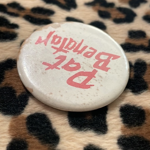 PAT BENATAR ❤️ THE PRETENDERS Vintage Rock Button Pin Pinback Rock  Collectible - Picture 11 of 11